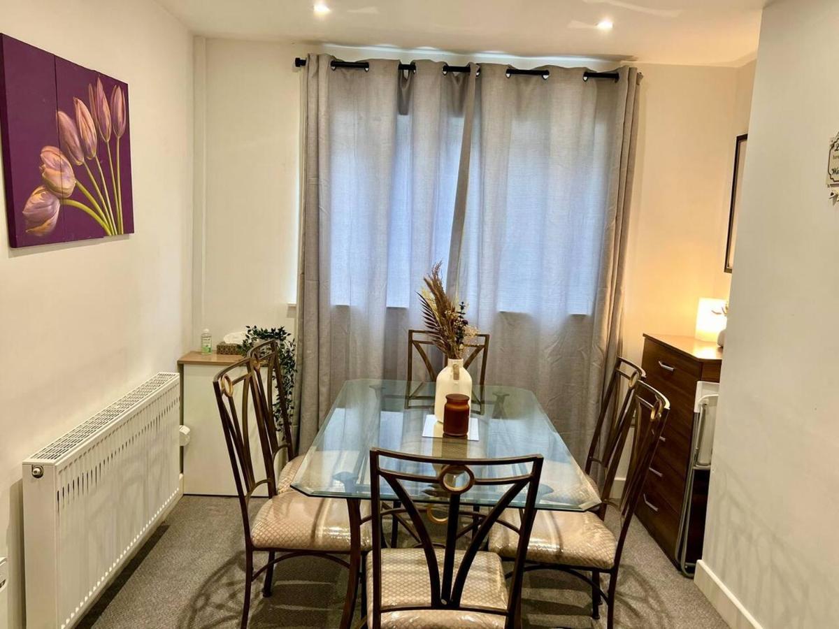 4 Bedroom Terrace House Wellingborough Ngoại thất bức ảnh