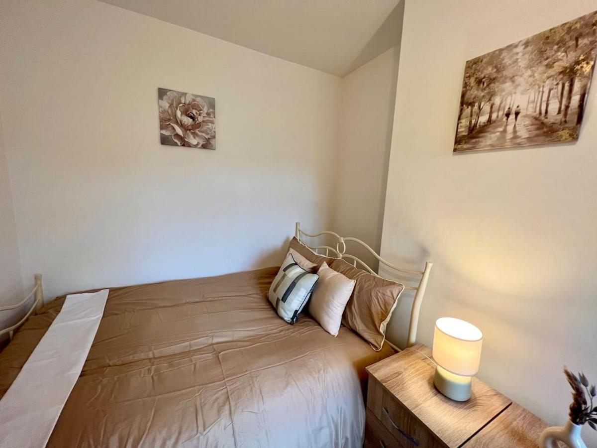 4 Bedroom Terrace House Wellingborough Ngoại thất bức ảnh